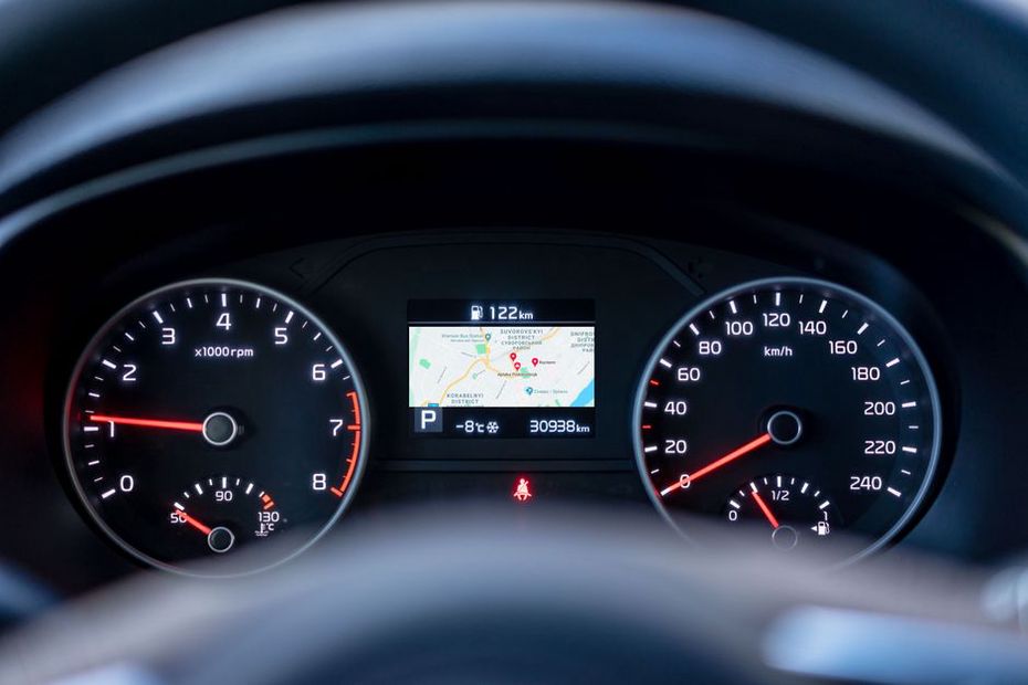 GPS affichant un itinéraire fluide sur tableau de bord