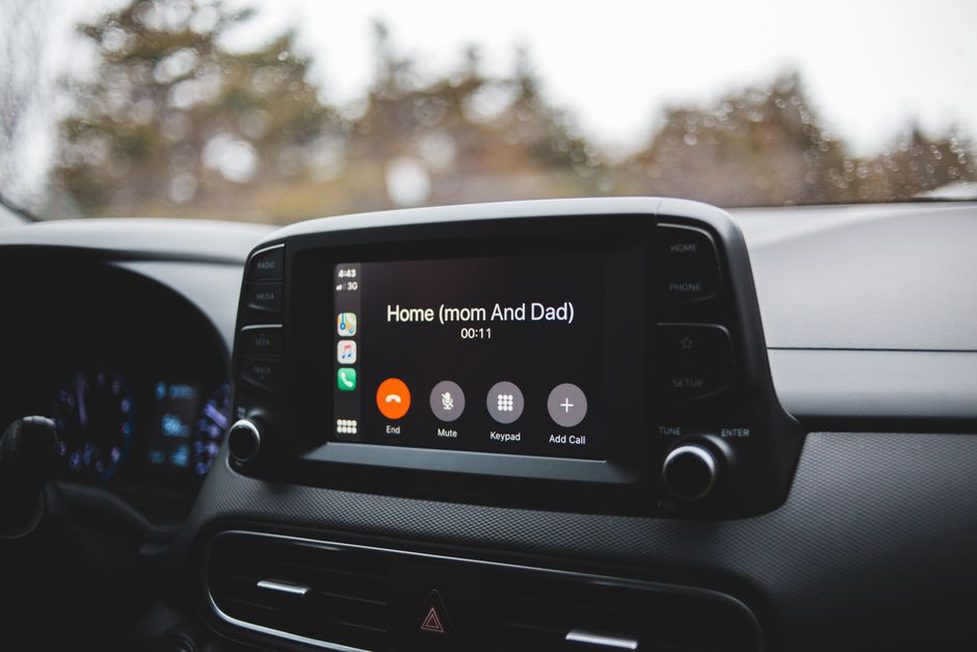 Écran TomTom affichant un appel connecté