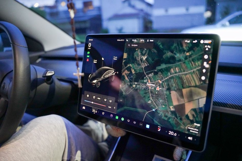 GPS affichant une carte routière européenne