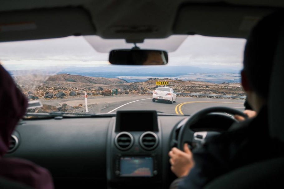 Prochain virage indiqué sur l’écran du navigateur