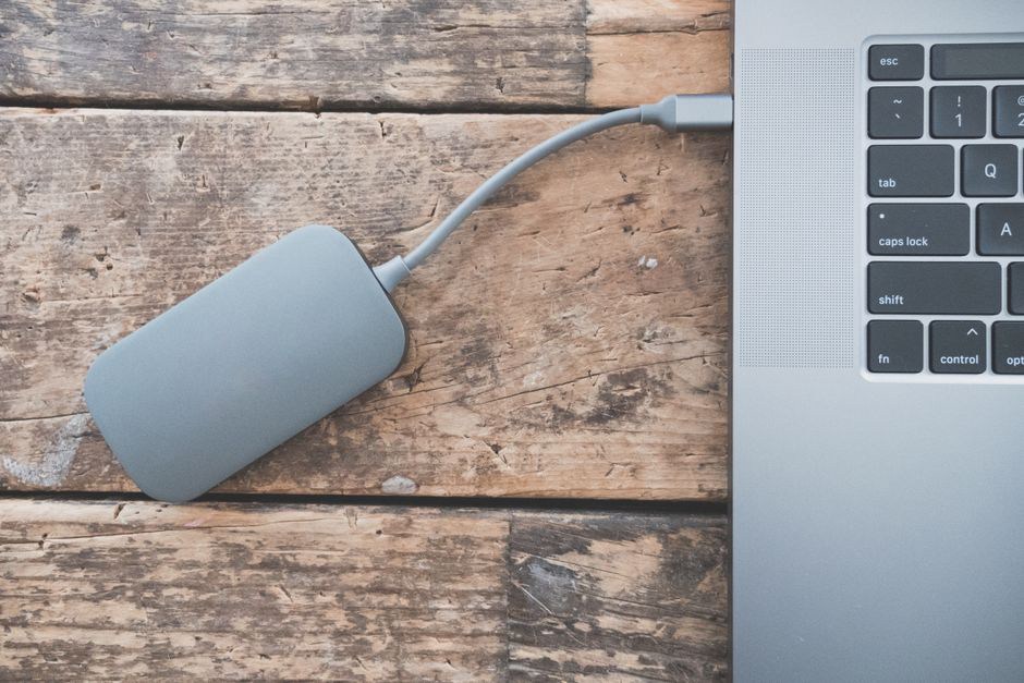 GPS portable relié à un ordinateur pour la copie