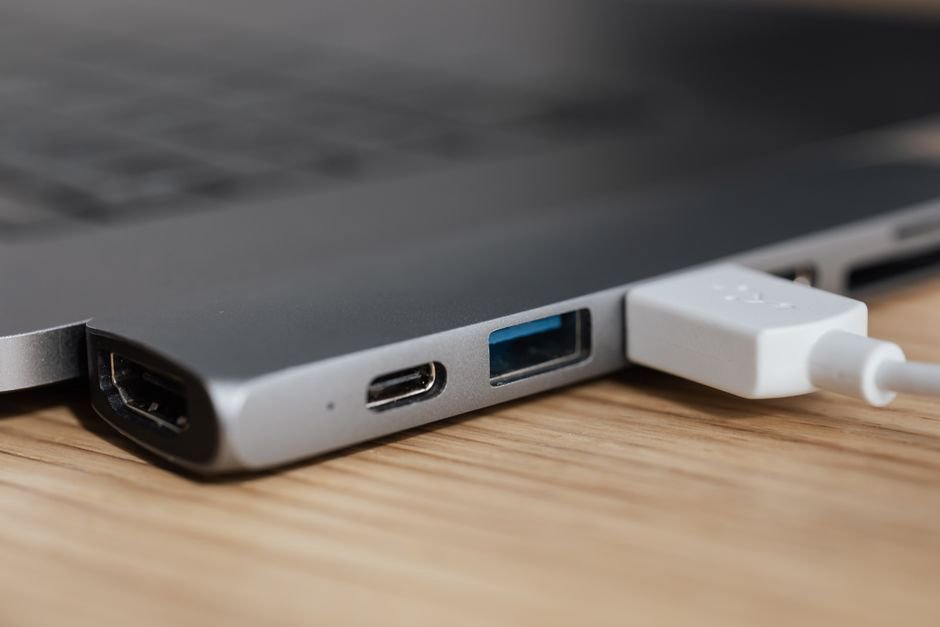 GPS portable connecté à un ordinateur avant la réinitialisation