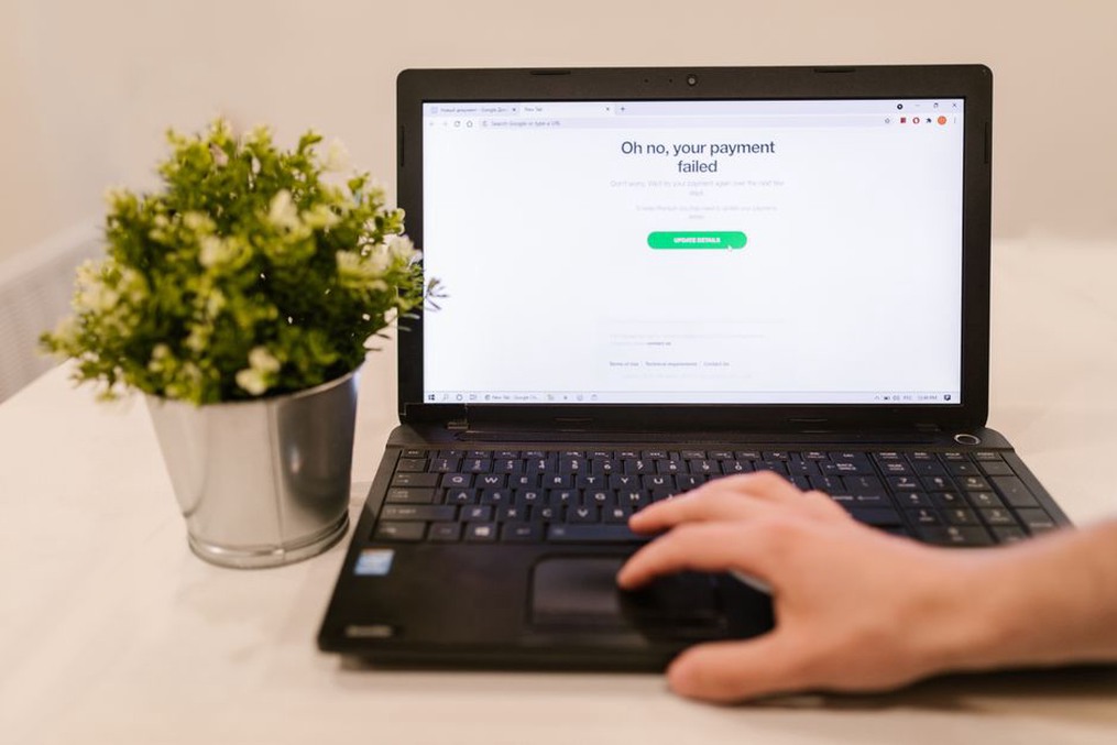 Un message d’erreur visible sous le champ concerné